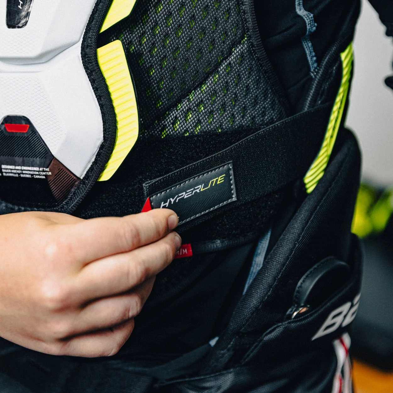 Bauer VAPOR HYPERLITE SHOULDER PADJUNIOR 3 Bauer VAPOR HYPERLITE SHOULDER PADJUNIOR - Image 3